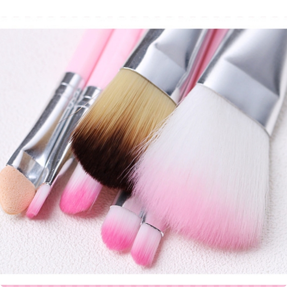 Hello kitty makeup brush set in cute matching metal tin brand new in package. - Picture 6 of 7